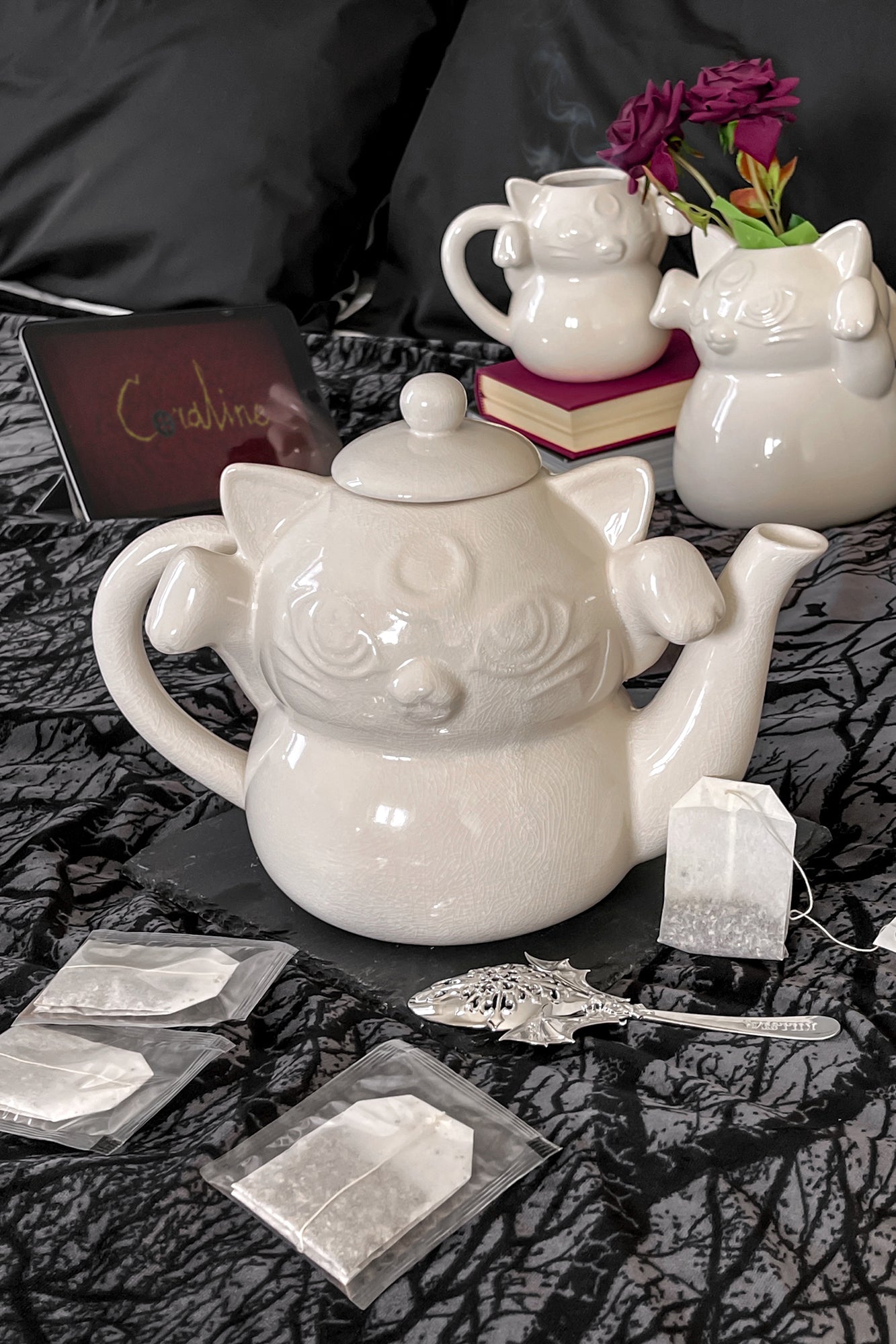 Ghost Kitty Ceramic Teapot with Crackle Effect - Killstar