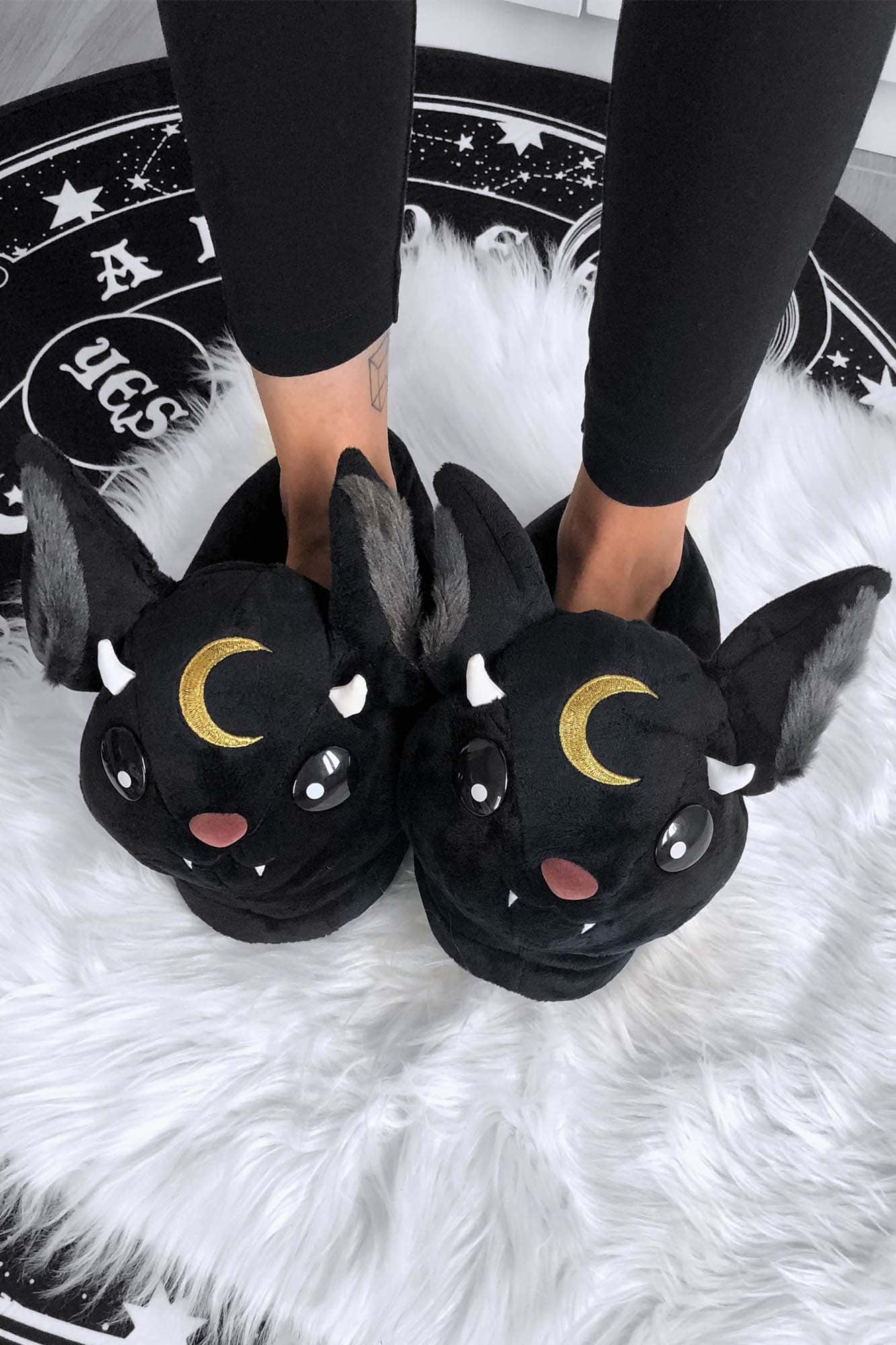 Vampir Faux Fur Slippers with 3D Ears & Horns – KREEPTURES
